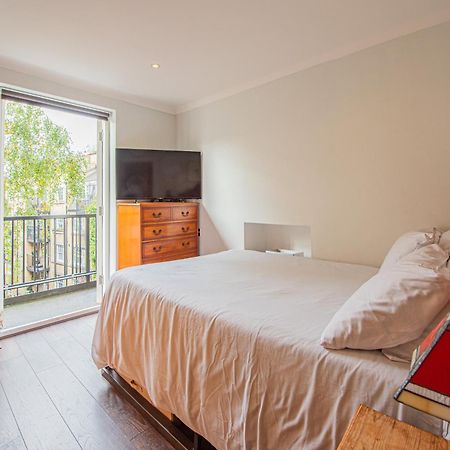 Stylish 1-Bed Flat In Soho - Prime Central Лондон Екстериор снимка