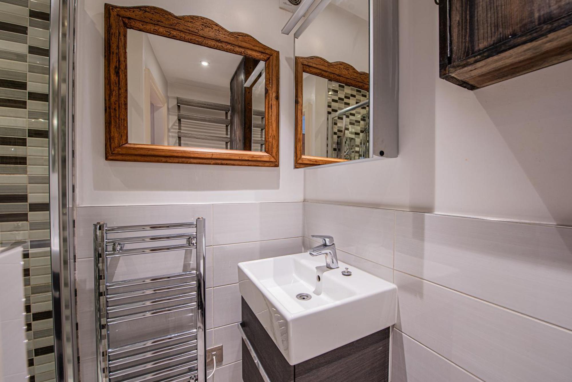 Stylish 1-Bed Flat In Soho - Prime Central Лондон Екстериор снимка